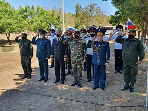 Colocación de ofrendas florales en Nicaragua ante memoriales de héroes de la Gran Guerra Patria 