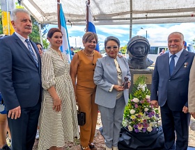 La inauguración del busto de Yuri Gagarin en la República de Honduras La inauguración del busto de Yuri Gagarin en la República de Honduras