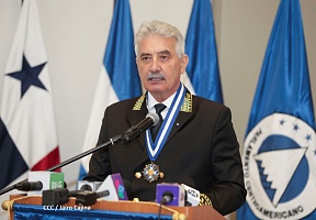 Condecoración del Embajador de Rusia en Nicaragua con la Medalla del PARLACEN 