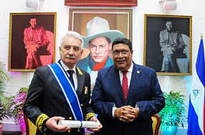 La ceremonia de condecoración del Embajador de Rusia Alexander Khokhólikov con la Orden José de Marcoleta en el Grado de Gran Cruz
