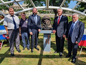 Develación del busto de Yuri Gagarin en Managua Develación del busto de Yuri Gagarin en Managua